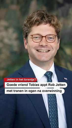 Wethouder Tobias van Elferen (D66), goede vriend van Rob Jetten, stond woensdagavond met tranen in de ogen in café ‘t Haantje in Nijmegen-Oost. De menigte om hen heen was uitzinnig bij het binnendruppelen van de eerste verkiezingsuitslagen. Dat vertelt hij in de nieuwe Gelderlander-podcast Nijmegen met Mitchel Suijkerbuijk. Beluister de podcast via onze app, dg.nl of via link in bio. | De Gelderlander