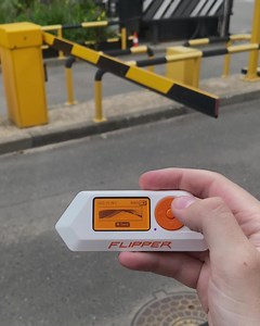 Decode radio remote signals with a hardware multi-tool for geeks, capable of scanning various digital radio protocols. | Flipper Zero