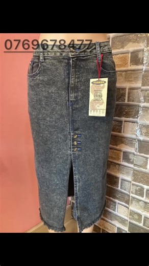 0769678477 Price.Rs.2900.00 අතර මැදියන් නොමැතිව ඉතා උසස් තත්වයෙන් නිම කරන ලද ඩෙනිම් කලිසම් දැන් ඔබ ලගටම ගෙන්වා ගැනීමේ හැකියව ඇත. Size - 26,28,30,32,34,36 බැංකු තැන්පත් Online transfer COD පහසුකම් සහිතයි. Size chart post එකෙ ඇත. ඇනවුම් කරන්නෙනම් පමනක් ඔබේ Size Name Address Whatsapp පනිවිඩයක් එවන්න. වෙනත් colours නැත