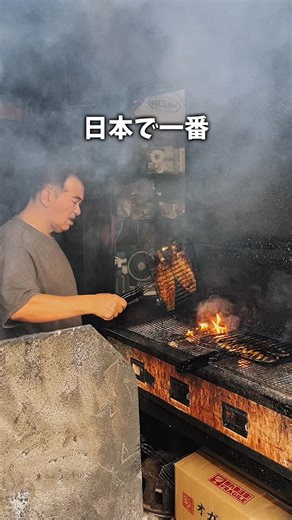 魚介を愛する男@鯖グルメ 東京↔︎千葉 on Instagram: "日本で一番？煙いお弁当屋さん！ 昼時には行列ができる人気の弁当屋さんは店主が備長炭で鯖やほっけ、ハンバーグまで焼き上げる！ 🔔注文 サバ弁当900円 少し冷めても美味しいのが弁当の良いところ！ いや、ちょっと冷めてる方が美味いかもしれない！ 他の投稿はコチラ⇨ @saba_gourmet 🏠店舗情報 鯖の助 📍東京都江戸川区篠崎町6-5-9 ☀️11:00 - 13:30 🌙17:00 - 20:00 🛌日・祝日 💴1,000円 💳現金のみ -—————————— 🍖年間360日500食以上外食する 会社員の首都圏おすすめグルメ について投稿しています✨ いいね・フォロー・コメント めちゃくちゃ嬉しいです✨ -—————————— #篠崎グルメ #東京グルメ #弁当"