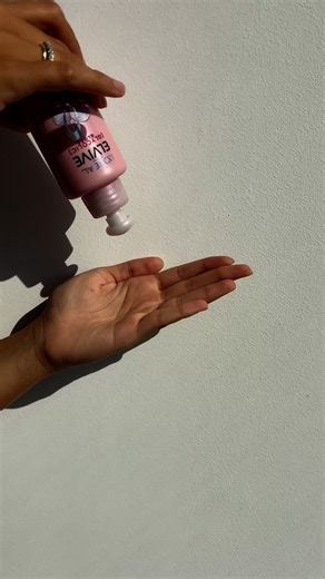 16K views · 87 reactions | Your gloss-locking step , 72h of shine. 勺✨ #GlycolicGloss #ShinyHair #Gloss #Shine | L'Oréal Paris | Facebook