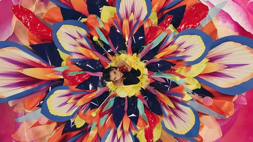 Calvin Harris, Dua Lipa - One Kiss (Official Video)