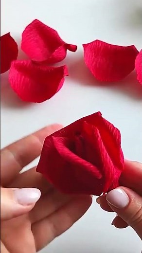 🎥 DIY Beautiful Crepe Paper Roses