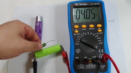 电池好不好得看内阻，教你一方法，用普通万用表准确测内阻