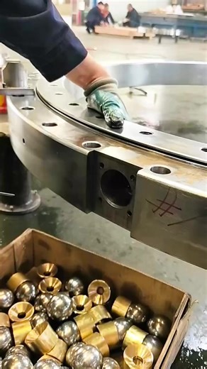 Industrial Bearings: Production and Assembly