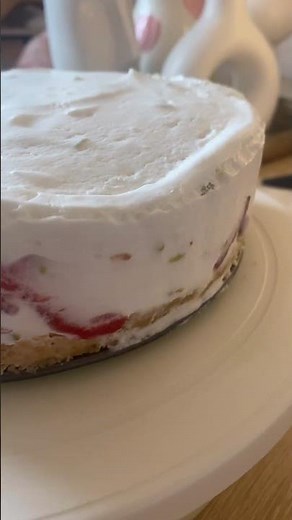 Veganer Mascarpone Sahne Kuchen mit Erdbeeren #bakingvideo #comfortfood #homemade #cozybaking #vegan