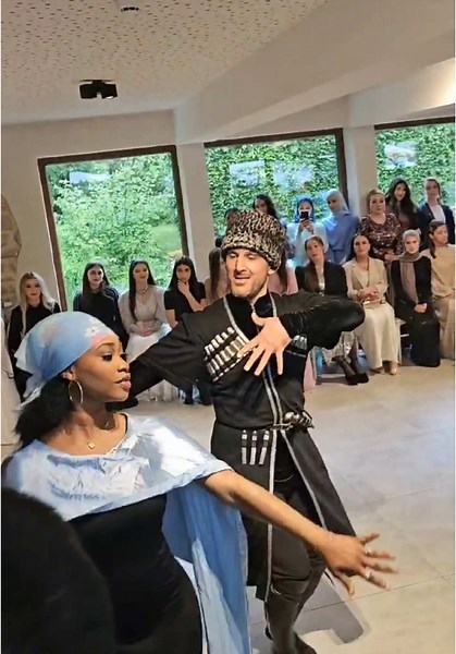 Чеченская свадьба-танец с гостей свадьбы ❤️‍🔥 #красивыегости #чеченскаясвадьба #свадьбавбельгий #свадьбавлюксмбурге #ловзарвбельгий #ловзарвлюксембурге #чеченскиетанцы #кавказскиетанцы