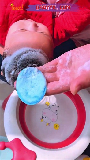 Is your baby getting flaky scalp buildup? Our Baby Shampoo Brush can help #BabyBath