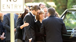 Tributes flow late veteran Perth entertainer