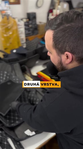 🚗✨ Interiérové autokoberce, ktoré dnes ľudí zaujímajú najviac Ak riešiš interiér auta, autokoberce už dávno nie sú len „niečo pod nohy“. Dnes ľudia hľadajú kombináciu dizajnu, ochrany a dlhodobej kvality – presne to, na čom stojí Luxury Car Design. 🔥 Čo aktuálne zákazníci najviac riešia? ✔️ Presné tvarovanie na mieru Žiadne univerzály. Koberec musí sadnúť presne podľa modelu auta – bez posúvania a vĺn. ✔️ Luxusný vzhľad interiéru Farby, lemovanie, šitie, logo. Interiér auta má vyzerať prémiovo