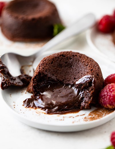 Easy Chocolate Molten Lava Cakes