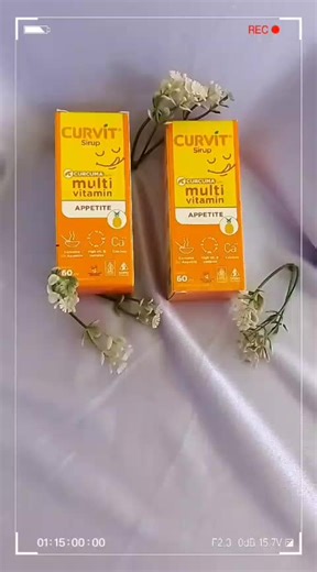 Vitamin penambah nafsu makan adalah suplemen yang diformulasikan untuk membantu meningkatkan selera makan, terutama bagi individu yang mengalami penurunan nafsu makan akibat stres, kondisi medis, atau kekurangan nutrisi tertentu. Biasanya mengandung vitamin B kompleks (seperti B1, B6, dan B12), zinc, serta bahan herbal seperti temulawak atau kunyit yang dikenal dapat merangsang produksi enzim pencernaan. Vitamin ini cocok untuk anak-anak, dewasa, hingga lansia, dan sebaiknya dikonsumsi sesuai an
