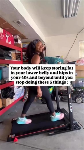 Lynn | WEIGHT LOSS JOURNEY TO LOSE 70 Lbs on Instagram: "First, comment “MEAL” to get a free complete meal plan you can repeat to help you lose FAT🤝✨ ➡️Let’s talk hormones first: 🔹As you move through your 40s, your estrogen and progesterone levels naturally decline and that shift can throw your insulin and blood sugar out of balance. 🔹The result? Fat storage gets redirected to your lower belly, hips and thighs, especially if you’re still doing things that used to work but now backfire. ➡️Here