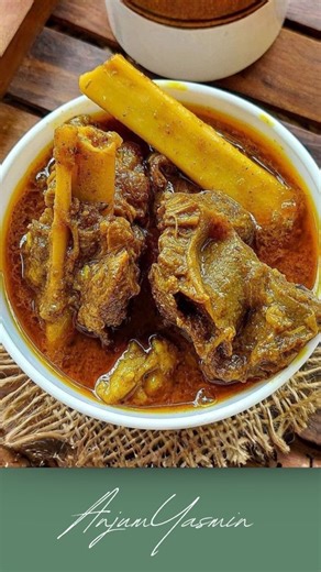 Anjum Yasmin on Instagram: "🌿✨ 6 Real Health Facts for a Better Life! ✨🌿 1️⃣ Eating paya helps relieve joint pain and knee problems naturally. 2️⃣ Eating liver improves eyesight and gives your skin a healthy glow. 3️⃣ Chickpeas and garlic keep your heart and brain active and strong. 4️⃣ Eating too many rotis can increase body fat—eat in moderation. 5️⃣ Bananas help heal leg pain quickly and provide energy. 6️⃣ Drinking coriander seed water reduces burning sensation during urination. ✨ Share th