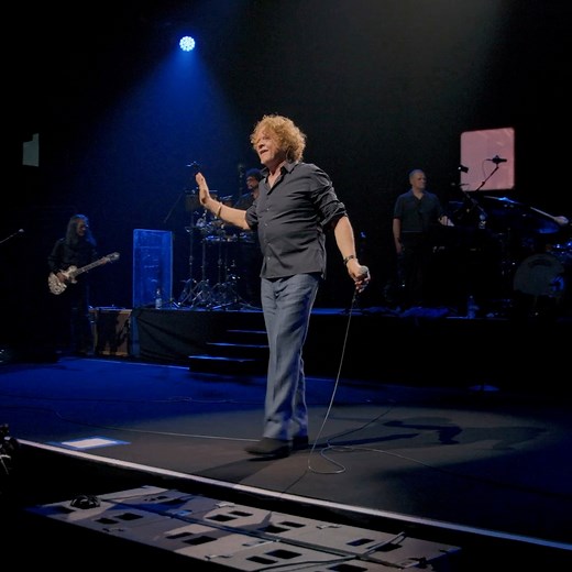 To celebrate the release of 'Recollections', Simply Red’s performance of 'Holding Back The Years', filmed live in Santiago earlier this year, premieres on YouTube this Friday at 6pm GMT 📺 Set a reminder for the premiere here: https://SimplyRed.lnk.to/HBTYSantiagoFB | Simply Red