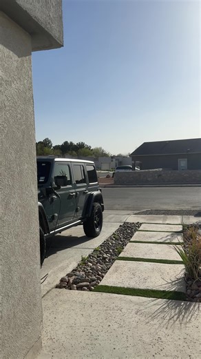 Santal 33 Fragrance Review: A Unique Aromatic Experience