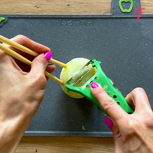 40K views · 52 reactions | Kitchen tips for hassle-free onion chopping and handling. | Fabiosa UK | Facebook