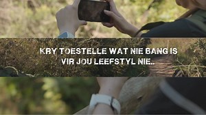 Wie kan ’n glaskas-foon gebruik as jy in die veld leef? Van hek tot jagveld – Raak Rof hou by jou deur dik en dun. 🌾🏕️ 👉 Shop SA se rofste fone: https://raakrof.co.za/koop-aanlyn/rof-en-ruwe-selfone #RaakRof #PlaasLewe #RofEnReg | Raak Rof