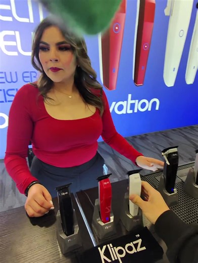 Testing out @klipazofficial BC1 hair clipper and BT1 trimmer. It has Neotap/Neoglide power switch to turn on and off with a lock button on the back to prevent from turning on when in your bag. #klipazofficial #hairclipper #premieranaheim #anahiemconventioncenter