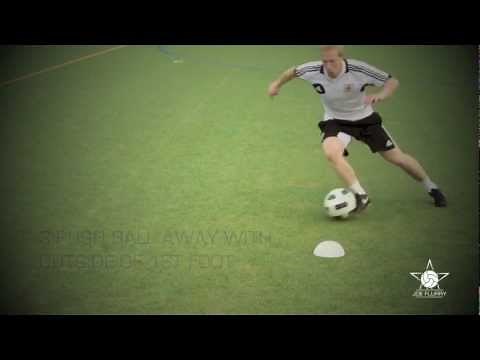 Learn how to do the Side Step Move - Football Soccer 1v1 Tutorial