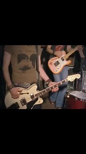 🔴 The Dandy Warhols - "Bohemian Like You" (2000). #thedandywarhols #bohemianlikeyou #alternativerock #indierock #portland #music #love #radio #radioshow #radiocittaperta La canzone è stata scritta dal frontman Courtney Taylor-Taylor dopo aver visto una donna fermarsi in macchina al semaforo fuori dal suo appartamento. [ 2 ] È stata pubblicata come secondo singolo dal terzo album in studio del gruppo, Thirteen Tales from Urban Bohemia , l'11 luglio 2000. | Radio Città Aperta