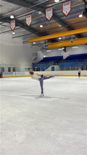 My camel spin has improved slightly 💜🙌🏻✨ #iceskating #figureskating
