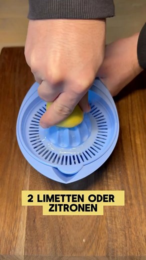 33K views · 3.5K reactions | Kurkuma, Zitrone & Pfeffer – dieser Shot pusht dein Immunsystem und wirkt stark entzündungshemmend  Einmal täglich und dein Körper wird’s dir danken!  Bewerte von 1–10 in den Kommentaren! #kurkumashot #immunsystem #hausmittel #entzündungen #denkgesund | Denk Gesund | Facebook