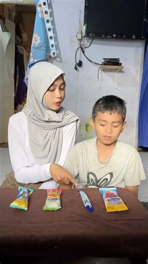 Adek mau es krim apa ?