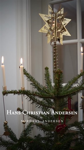 Elsker du også øjeblikket, hvor topstjernen kommer på træet? ⭐ | H.C. Andersen Home