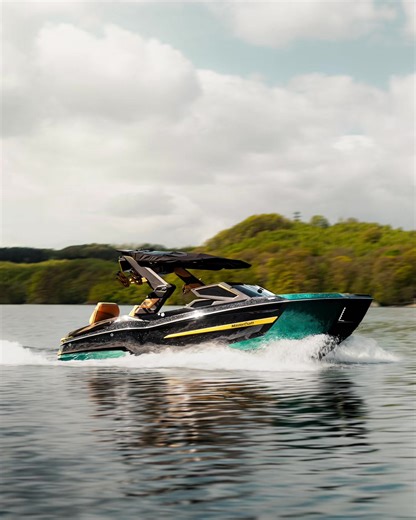 In collaboration with the MasterCraft factory, it’s an absolute pleasure to finally share a first look at the incredible new X22. The level of detail in this boat is genuinely insane! Every inch has been carefully crafted, and while photos never truly do it justice, this gives you a glimpse into some of the standout features that make it so special. Trust us… this one is something else. Come and see this boat on the water at Wakesurf Windermere 2026 🌊 📍 30th–31st May 📌 Windermere Marina Villa