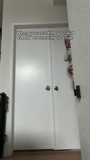 The best sous chef ❤️ There’s something special about watching little hands help in the kitchen — the curiosity, the confidence, the joy of learning right beside you. Now available at @Target, the EZ Fold ‘N Grow™ Learning Tower® makes it easier than ever to bring your toddler into everyday moments. Designed for growing families, this foldable favorite blends function, safety, and creativity beautifully. • 4 adjustable height positions • 2-sided chalkboard for imaginative play • 2 supply caddies