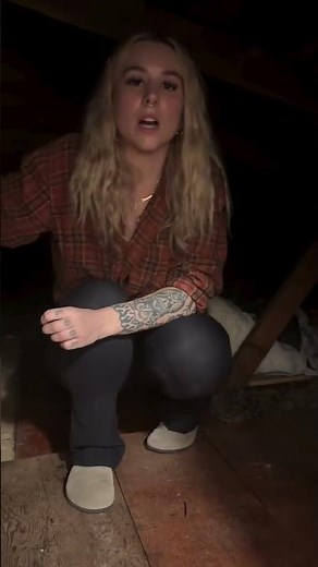 Struts or purlin bracing distribute the weight of the roof to the load bearing walls