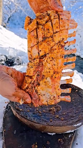 Peaceful wild cooking in nature 🌲@menwiththepot #outdoorcooking #wildcooking#usafood#asmrfood #foodtok