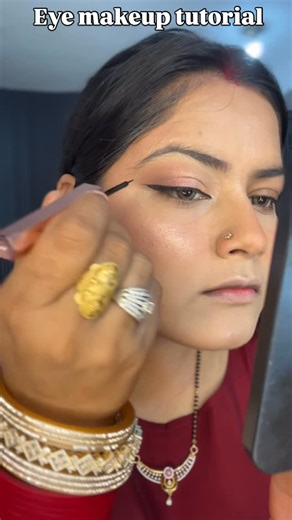 Vishali hans | Makeup artist | Akhnoor(j&k) on Instagram: "Eyemakeup tutorial [follow for more ] . . . . . . . . . #akhnoormakeupartist #promakeupartist #instareels #eyemakeuptutorıal"