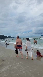 Día de playa chicas. Comenta que época es ahora en tu país #modafeminina #playa | Moda y estilos de vestuarios para Mujeres Reales