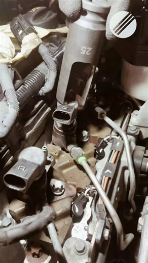 Best machine on Instagram: "How to get an Diesel Injector out #mechanic #diy #workshop"