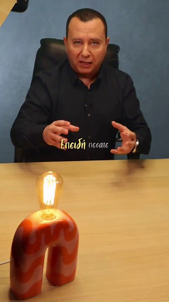 Fuel Pass: Μικρή Ανάσα ή Απλά… Σταγόνα στο Ρεζερβουάρ; Όσα πρέπει να ξέρεις για την επιδότηση καυσίμων χωρίς μπέρδεμα Το fuel pass είναι ένα μέτρο ενίσχυσης για να μειώσει – έστω και λίγο – το κόστος των καυσίμων που έχει “πάρει φωτιά”. Απευθύνεται σε φυσικά πρόσωπα, με βασικά κριτήρια εισοδήματος και περιουσίας, και δίνεται είτε σε τραπεζικό λογαριασμό είτε μέσω ψηφιακής κάρτας. 👉 Τι να κρατήσεις: • Δεν είναι μόνιμη λύση, αλλά προσωρινή ενίσχυση • Έχει συγκεκριμένα εισοδηματικά όρια • Η αίτηση