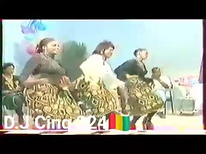 ( Oumou diabate sur scène ) 1993🇬🇳🇬🇳 | D.J cinq terminator