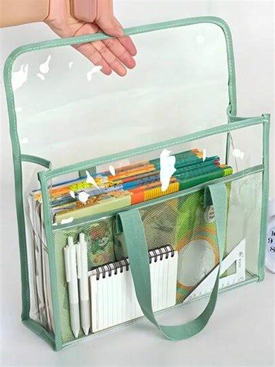 Ce sac document transparent, imperméable et de grande capacité est fabriqué en matériau PVC auto-adhésif et a un design extensible. Il convient à diverses occasions telles que Thanksgiving, Halloween, mariages, anniversaires et usage étudiant. Il peut être utilisé pour ranger des fournitures de bureau, des livres, des cosmétiques, des produits de soins de la peau et plus encore. | SHEIN