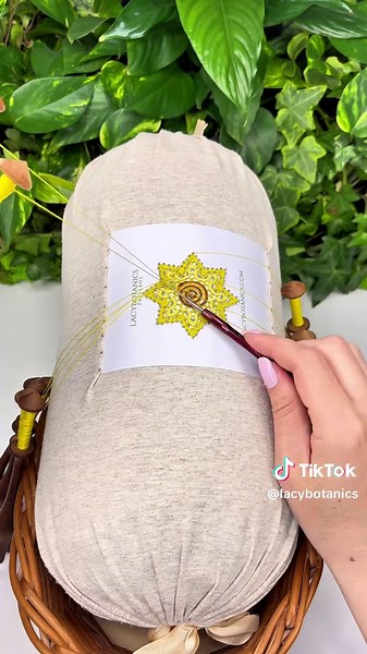 Create a Bobbin Lace Sunflower Bookmark and Ornament