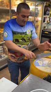 É para levar na mala! 🧳🧀🫣🤭😂 #principedosqueijos #queijo #cheese #pontadelgada #acores #azores | O Príncipe dos Queijos