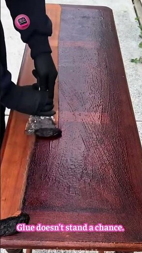 Removing Sticky Glue from a Table… with Just One Scraper! ✨🪵