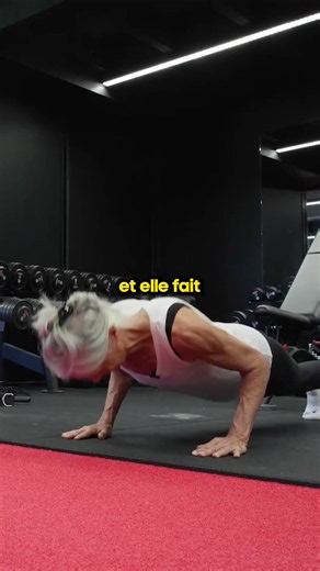 Dips à 70 ans : comment elle progresse et s'entraîne