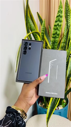 ULTRA SAVINGS😃🔥 Samsung Galaxy S25 Ultra 5G Color code;Titanium Black⚫️ Condition;Pristine Immaculate 💧 12GB Ram|512GB Storage 😤 Neat Mint 🫧. East African Variant 🇰🇪 🔋5000mAh 🎥8K@30fps 🗜️218 Grams ⚙️Powered By Snapdragon 8 Elite 📸200Megapixels 📺Dynamic LTPO AMOLED 2X,120Hz 6.9 inch Screen 🫆On Screen Fingerprint 📑24 Months East Africa Warranty 📶Dual Sim ( E-Sim) 🏷️Free 25 watts Super Fast Charger 🏷️Free Premium Clear Case 🏷️Free OG Deluxe Screen Protector 🏷️Free Type C AKG Tune