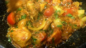 119K views · 692 reactions | Chicken dopiaza is a classic Indian curry made with caramelised onions, fragrant spices, and marinated chicken.  Full Written Recipe Here: https://www.cookwithnabeela.com/recipe/chicken-dopiaza/ | Cook with Nabeela | Facebook