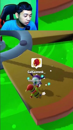 Challenge to punch all players until you win on the Acid Pool map, everyone is scared 🤣