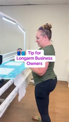 Say hey to So Fine! A longarm favorite for edge-to-edge quilting thanks to its clean finish and low lint performance. We love to see Superior Threads in action across the quilting community! 🧵 📹: @handiquilter | Superior Threads