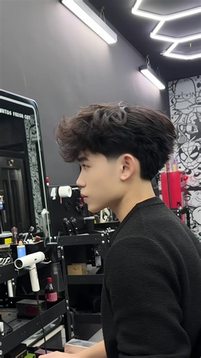 Stylish Messy Fringe Blowout Taper Haircut