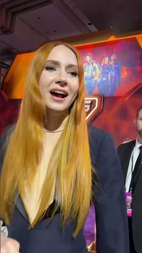 Karen Gillan LOVES to meet Nebulas 💕