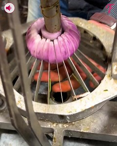 Food lovers rejoice: the blooming onion is a deep-fried delight. | Tips & Tricks